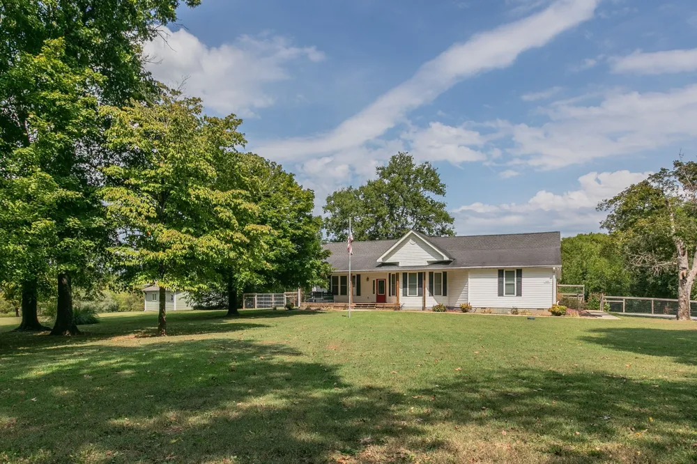 1078 Old Williamsport Pike Columbia, TN 38401
