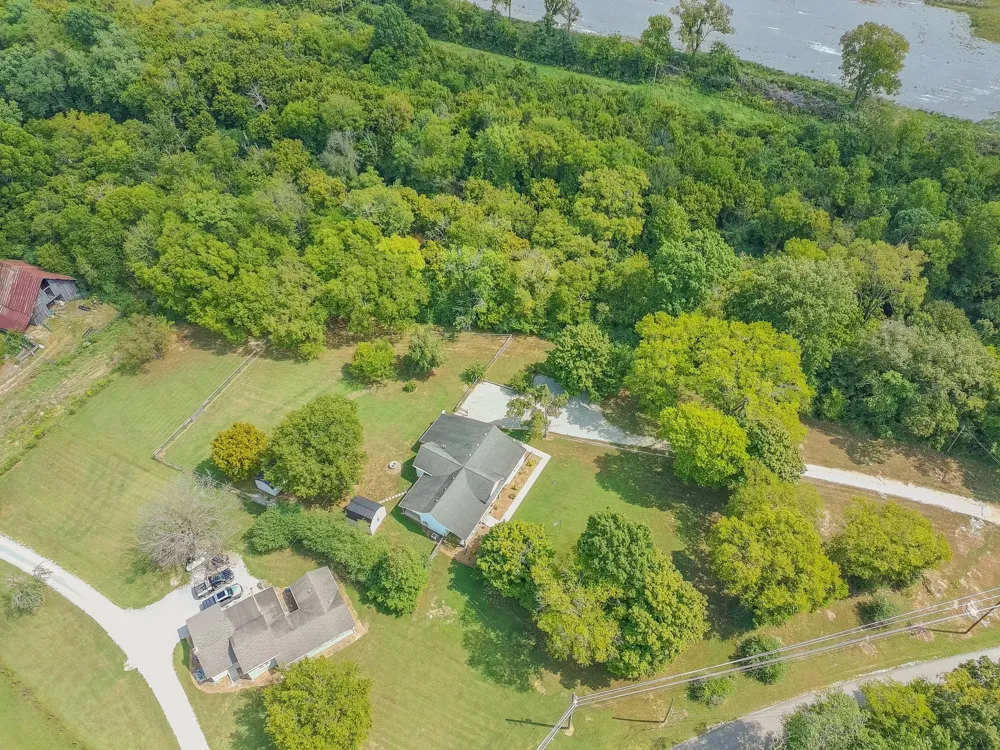 1078 Old Williamsport Pike Columbia, TN 38401