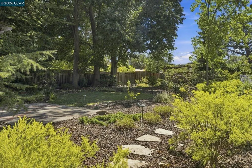 2737 San Antonio Dr Walnut Creek, CA 94598