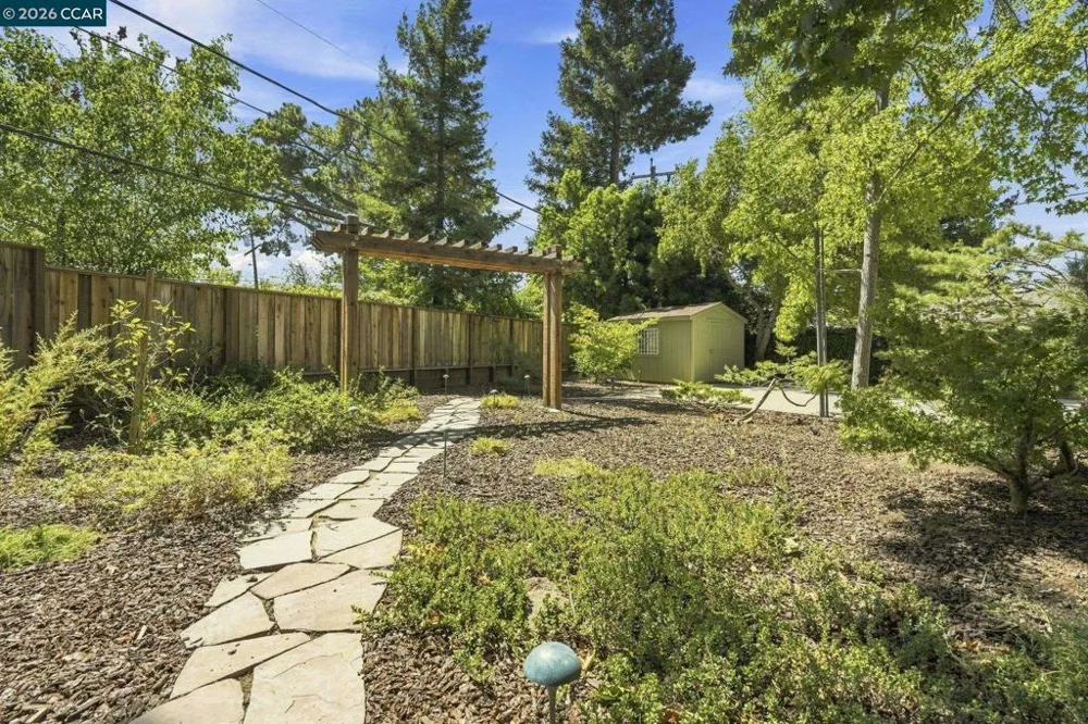 2737 San Antonio Dr Walnut Creek, CA 94598