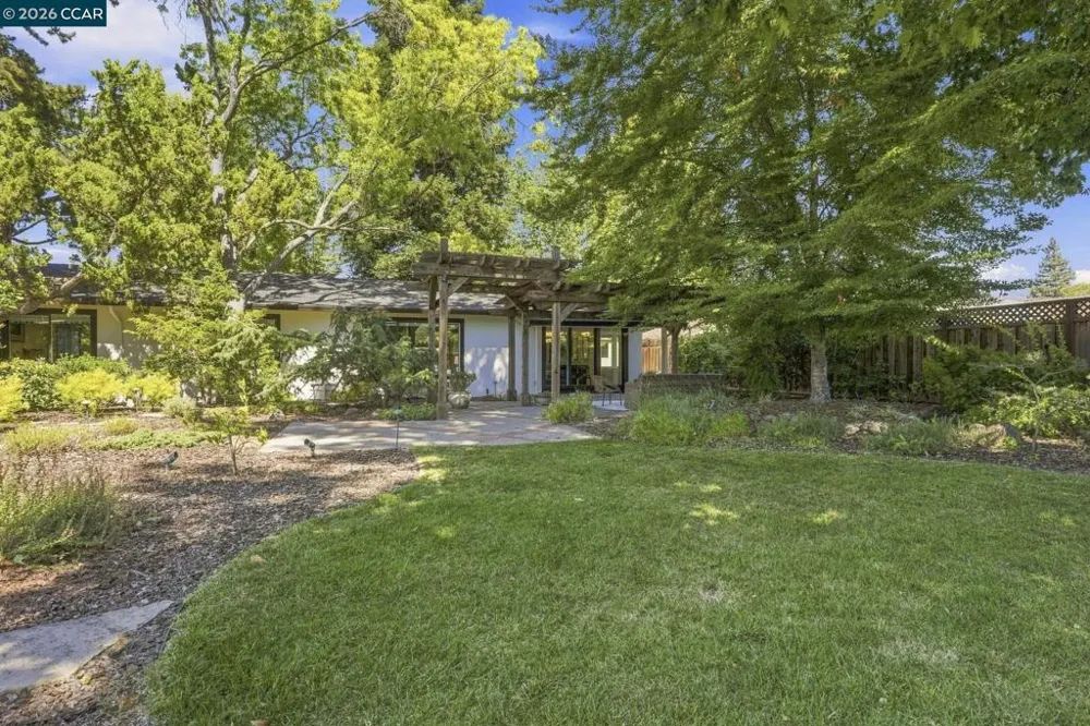 2737 San Antonio Dr Walnut Creek, CA 94598