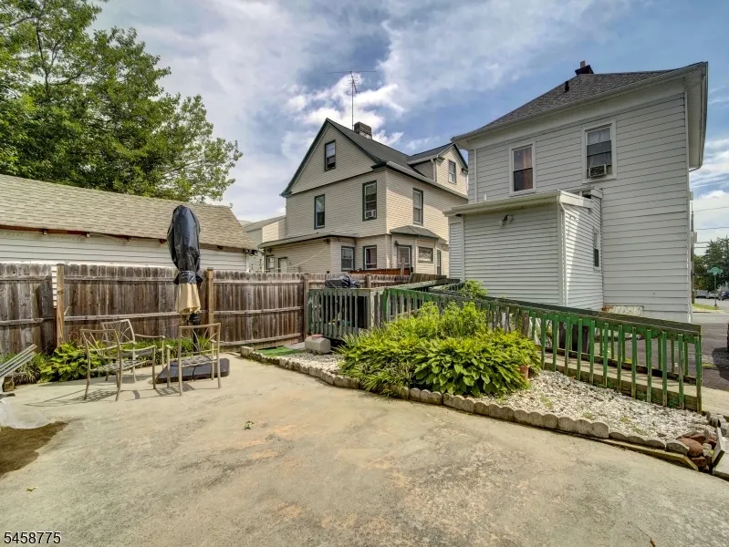 139 Richelieu Ter Newark City, NJ 07106