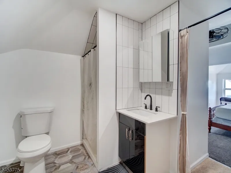 139 Richelieu Ter Newark City, NJ 07106