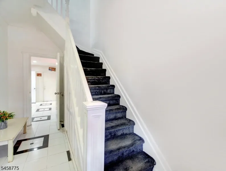 139 Richelieu Ter Newark City, NJ 07106