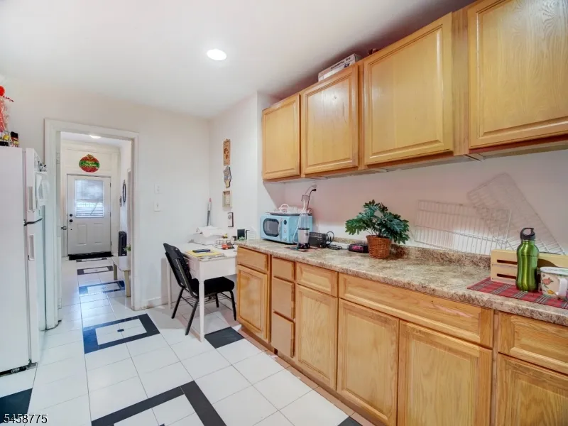 139 Richelieu Ter Newark City, NJ 07106