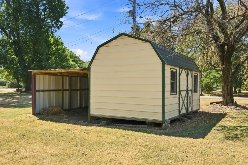 296 S Pine Street Big Cabin, OK 74332