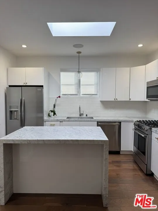 1009 Palms Boulevard Los Angeles, CA 90291
