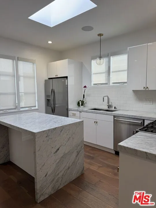 1009 Palms Boulevard Los Angeles, CA 90291
