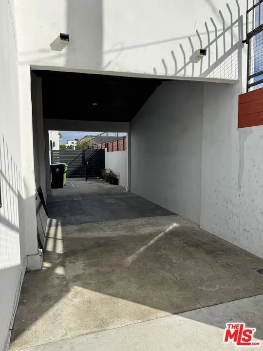 1009 Palms Boulevard Los Angeles, CA 90291