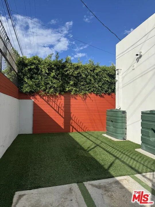 1009 Palms Boulevard Los Angeles, CA 90291
