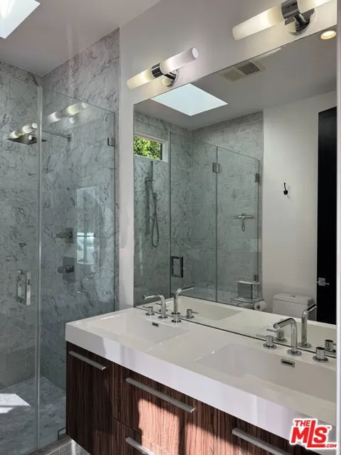1009 Palms Boulevard