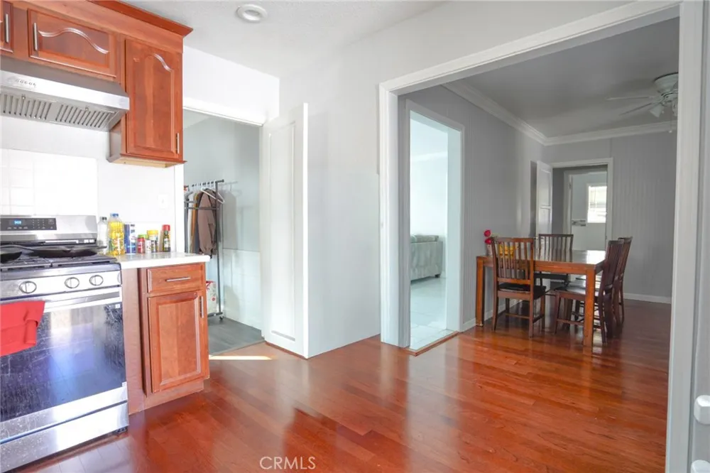 404 Poinsettia Compton, CA 90221