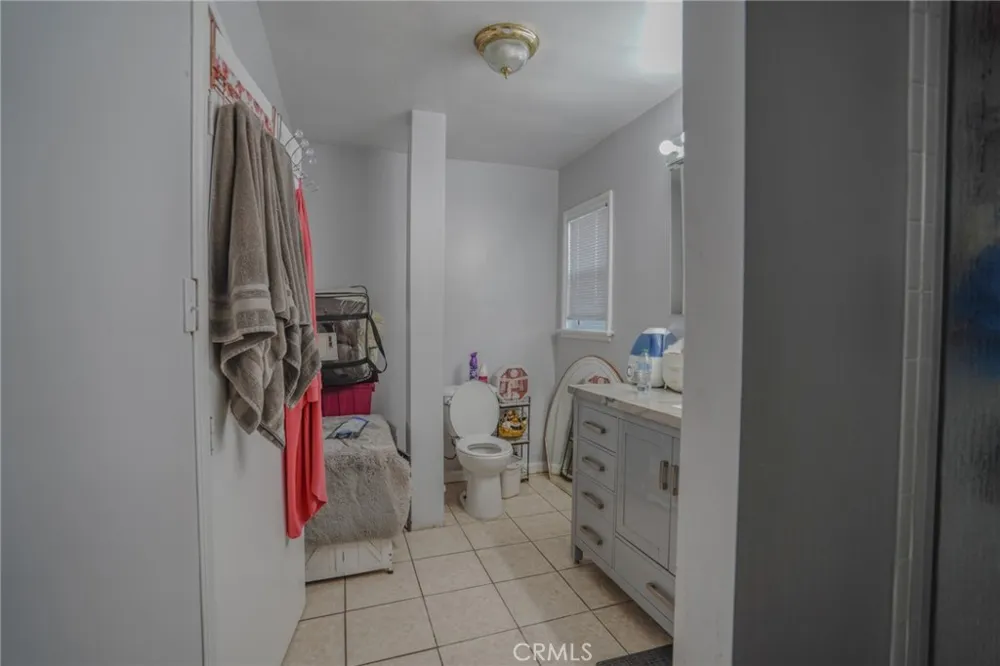 404 Poinsettia Compton, CA 90221