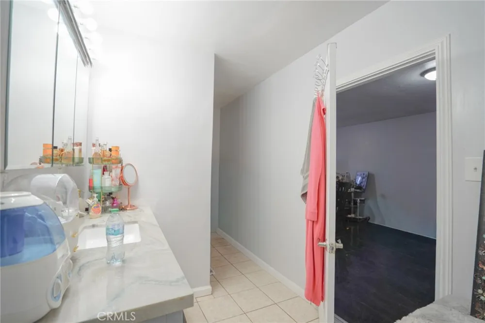 404 Poinsettia Compton, CA 90221