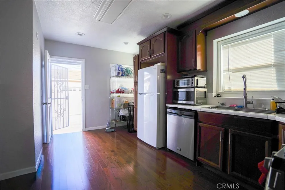 404 Poinsettia Compton, CA 90221