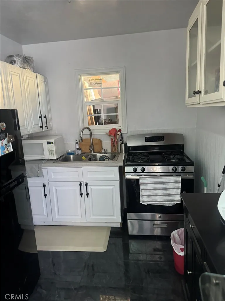 404 Poinsettia Compton, CA 90221