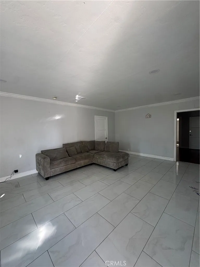 404 Poinsettia Compton, CA 90221