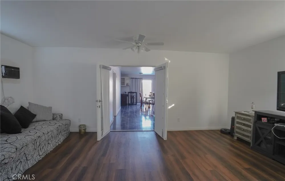 404 Poinsettia Compton, CA 90221