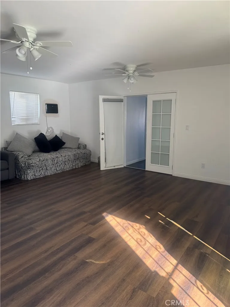 404 Poinsettia Compton, CA 90221