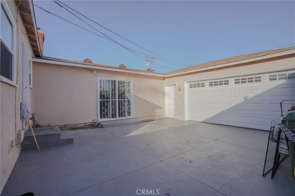 404 Poinsettia Compton, CA 90221