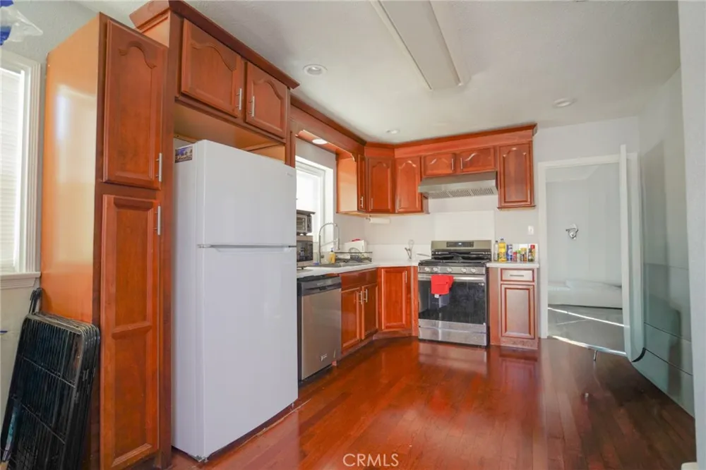 404 Poinsettia Compton, CA 90221