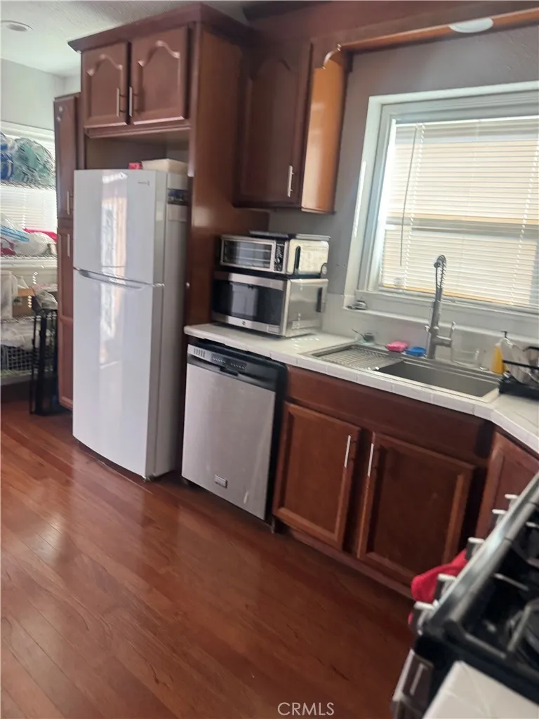 404 Poinsettia Compton, CA 90221