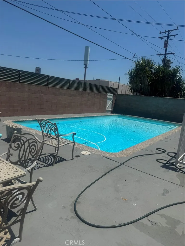 404 Poinsettia Compton, CA 90221