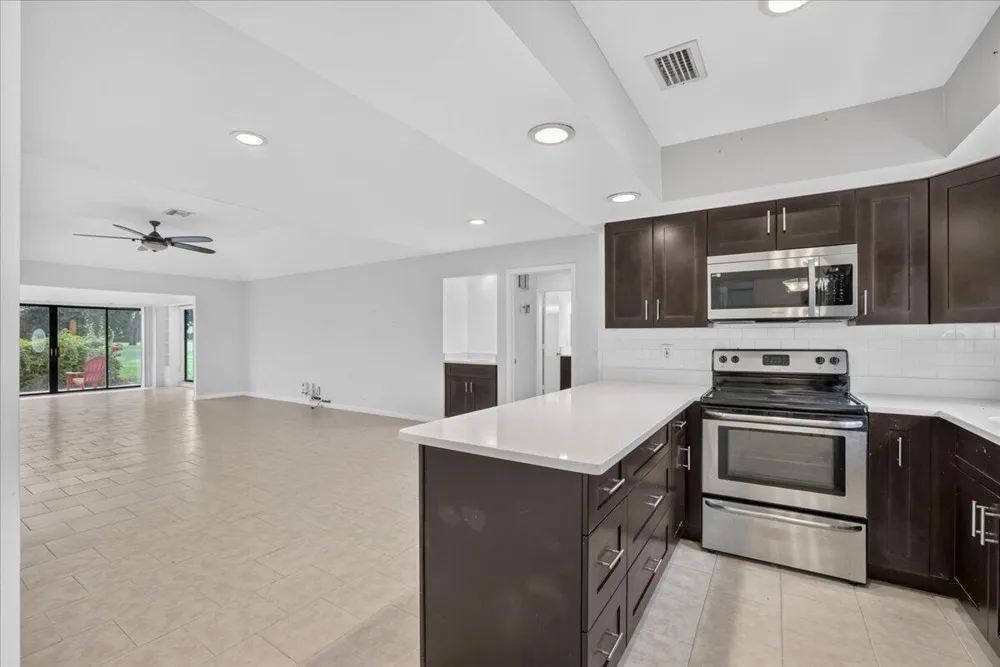 13867 EASTPOINTE WAY Palm Beach Gardens, FL 33418