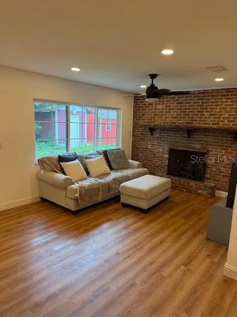 1009 E NORTH STREET Tampa, FL 33604
