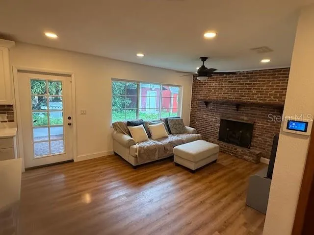 1009 E NORTH STREET Tampa, FL 33604