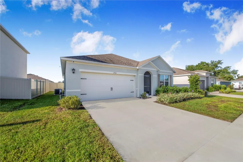 1704 FROGMORE AVENUE Haines City, FL 33844