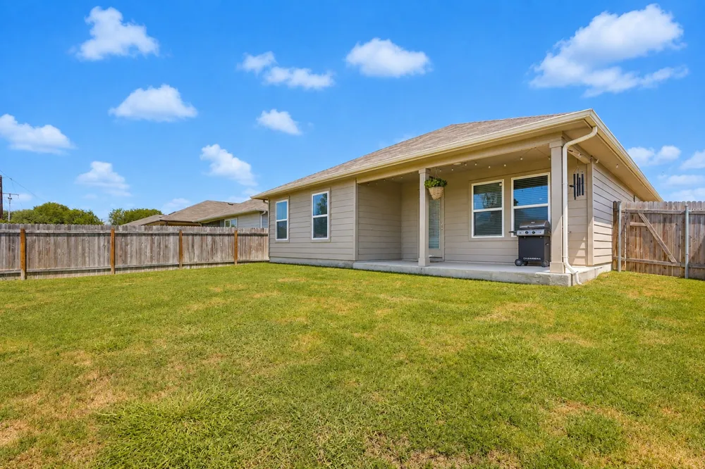 307 Abbey Lane Lockhart, TX 78644