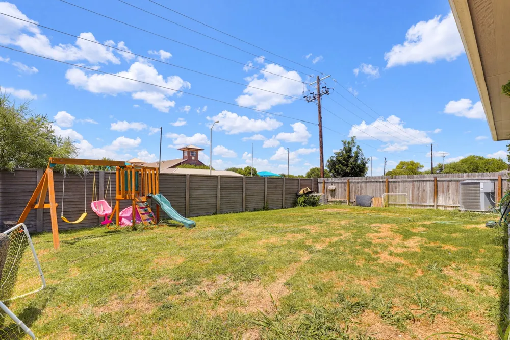 307 Abbey Lane Lockhart, TX 78644