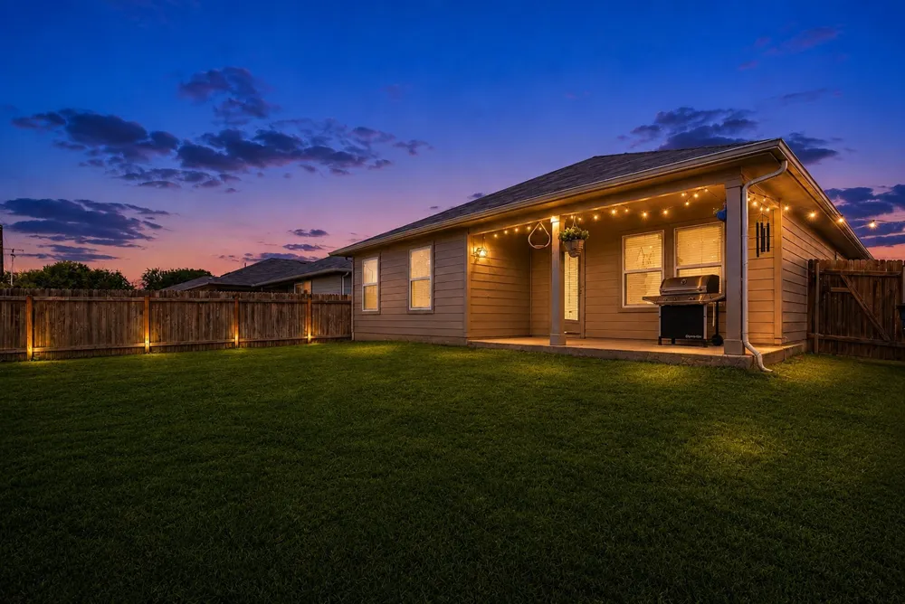 307 Abbey Lane Lockhart, TX 78644