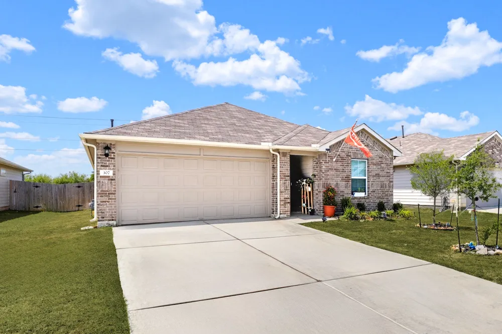 307 Abbey Lane Lockhart, TX 78644