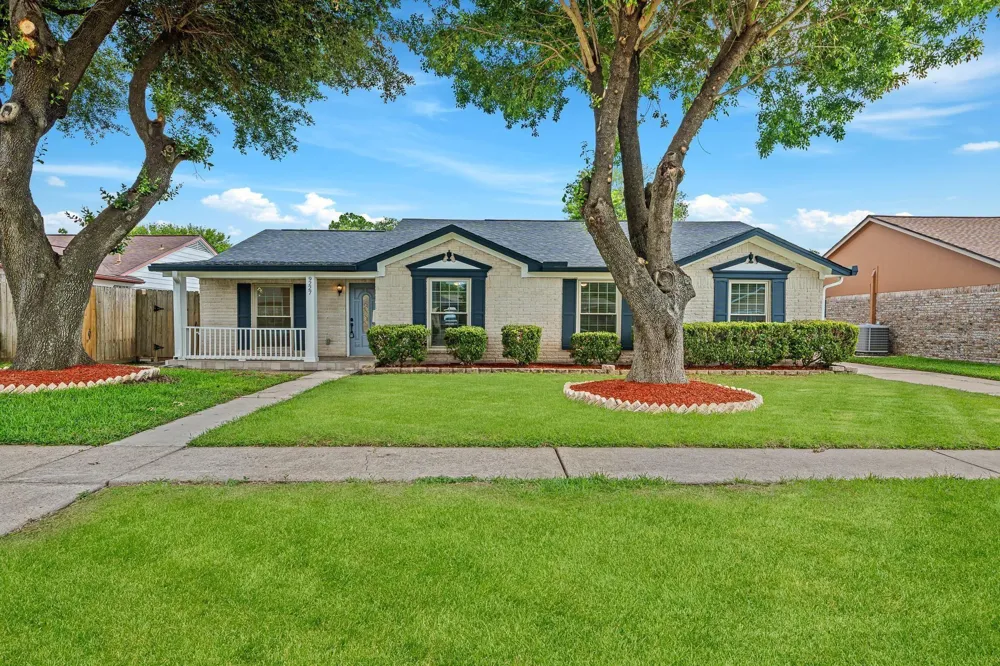 9227 Vickijohn Drive Hockley, TX 77031