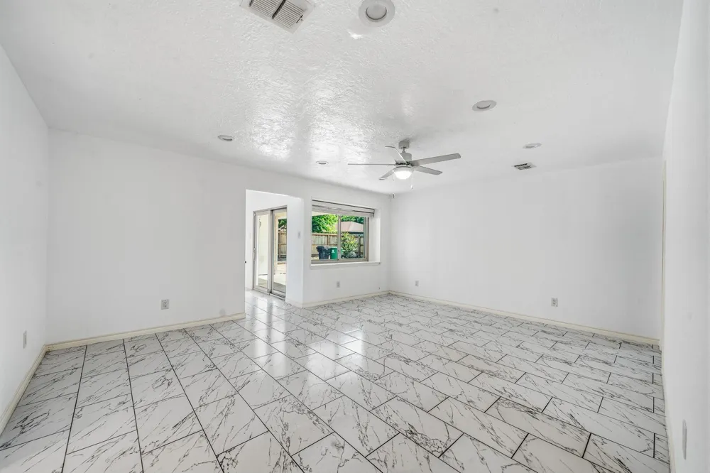 9227 Vickijohn Drive Hockley, TX 77031