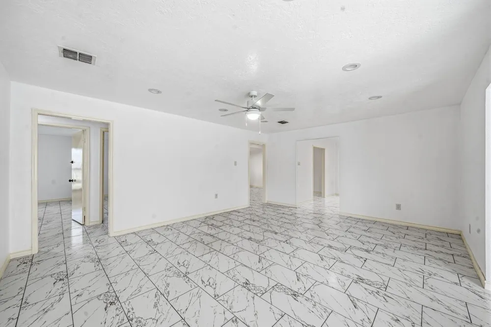 9227 Vickijohn Drive Hockley, TX 77031