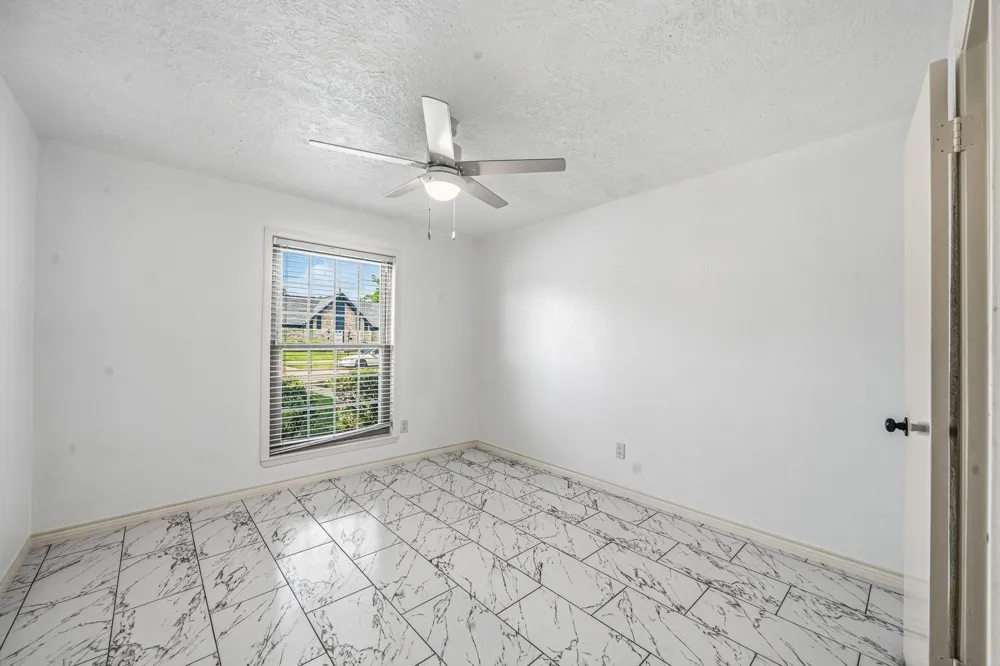 9227 Vickijohn Drive Hockley, TX 77031
