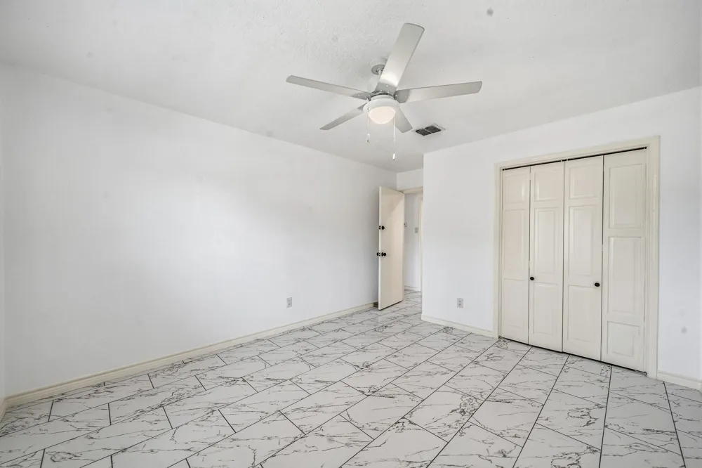 9227 Vickijohn Drive Hockley, TX 77031