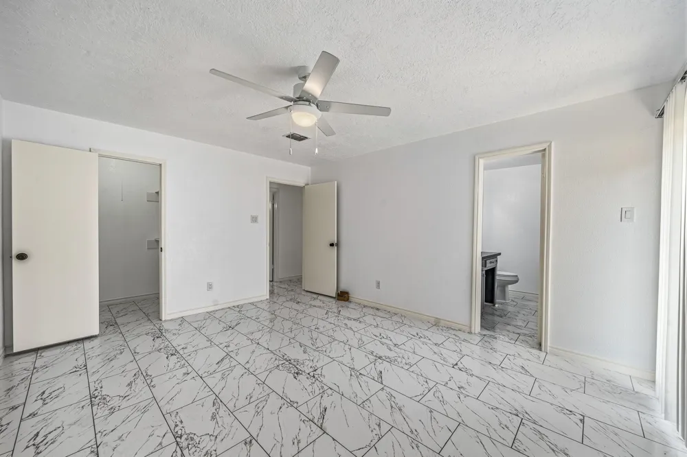9227 Vickijohn Drive Hockley, TX 77031
