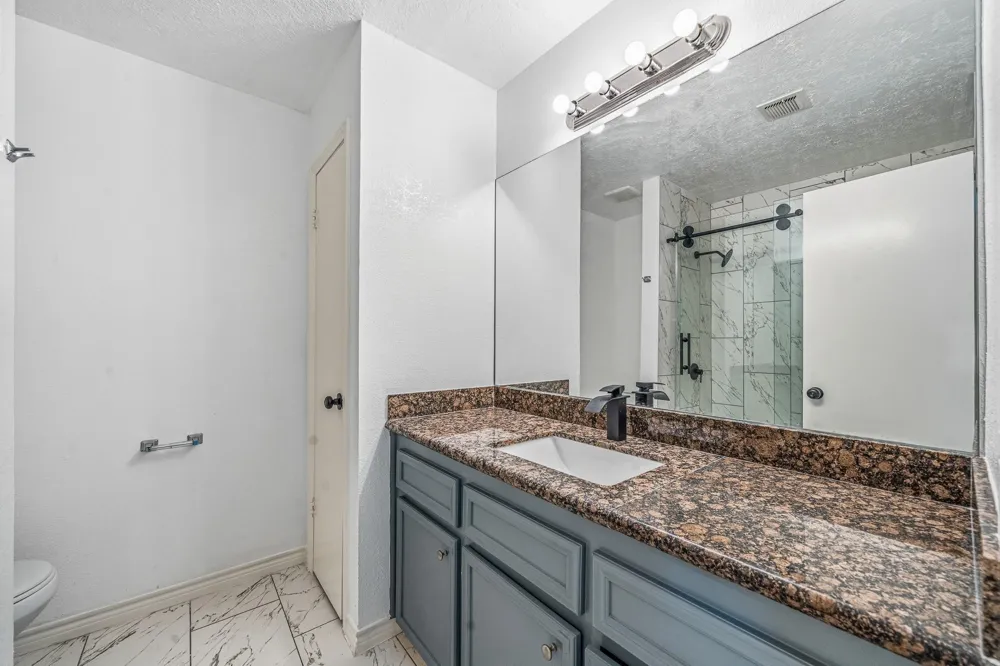 9227 Vickijohn Drive Hockley, TX 77031