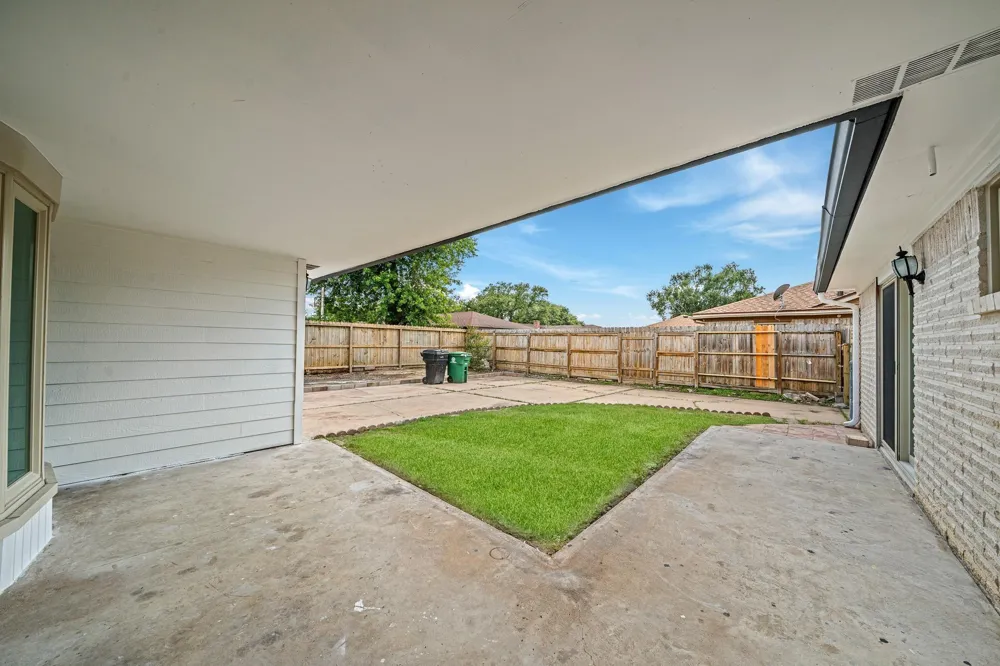 9227 Vickijohn Drive Hockley, TX 77031