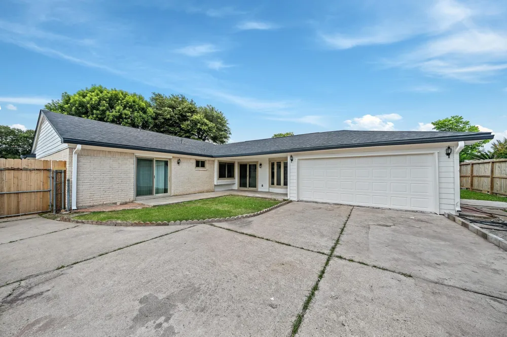 9227 Vickijohn Drive Hockley, TX 77031