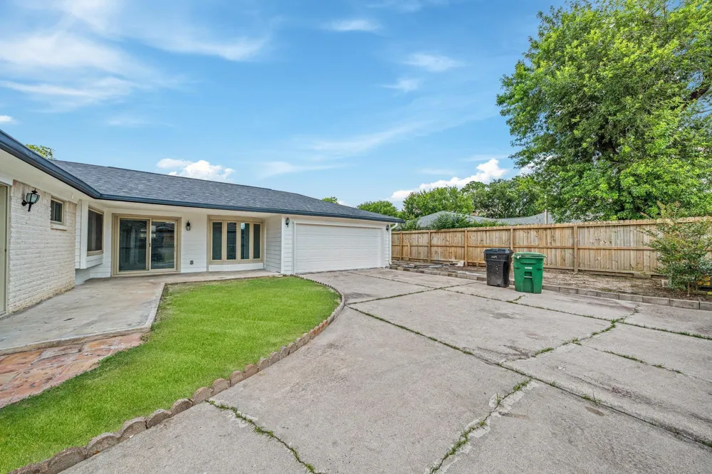 9227 Vickijohn Drive Hockley, TX 77031