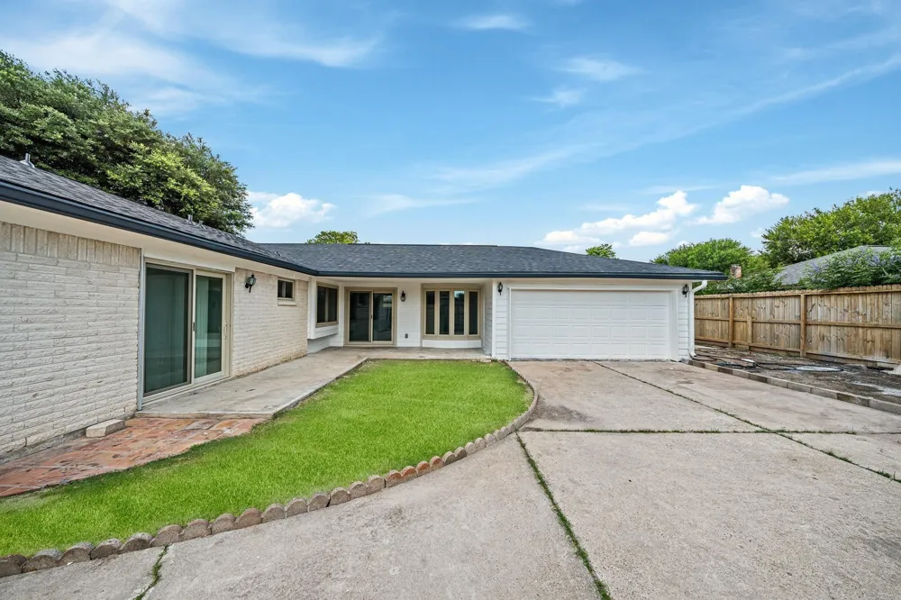 9227 Vickijohn Drive Hockley, TX 77031