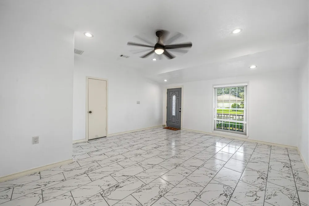 9227 Vickijohn Drive Hockley, TX 77031