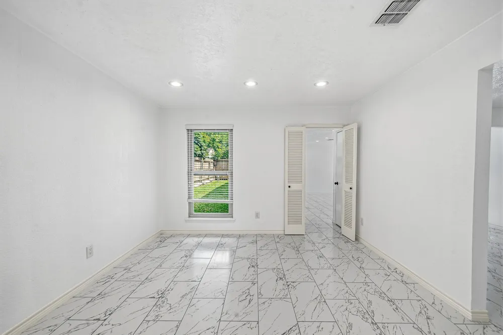9227 Vickijohn Drive Hockley, TX 77031