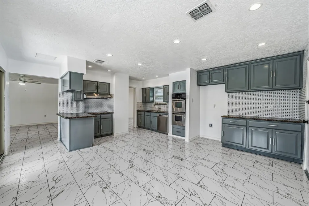 9227 Vickijohn Drive Hockley, TX 77031