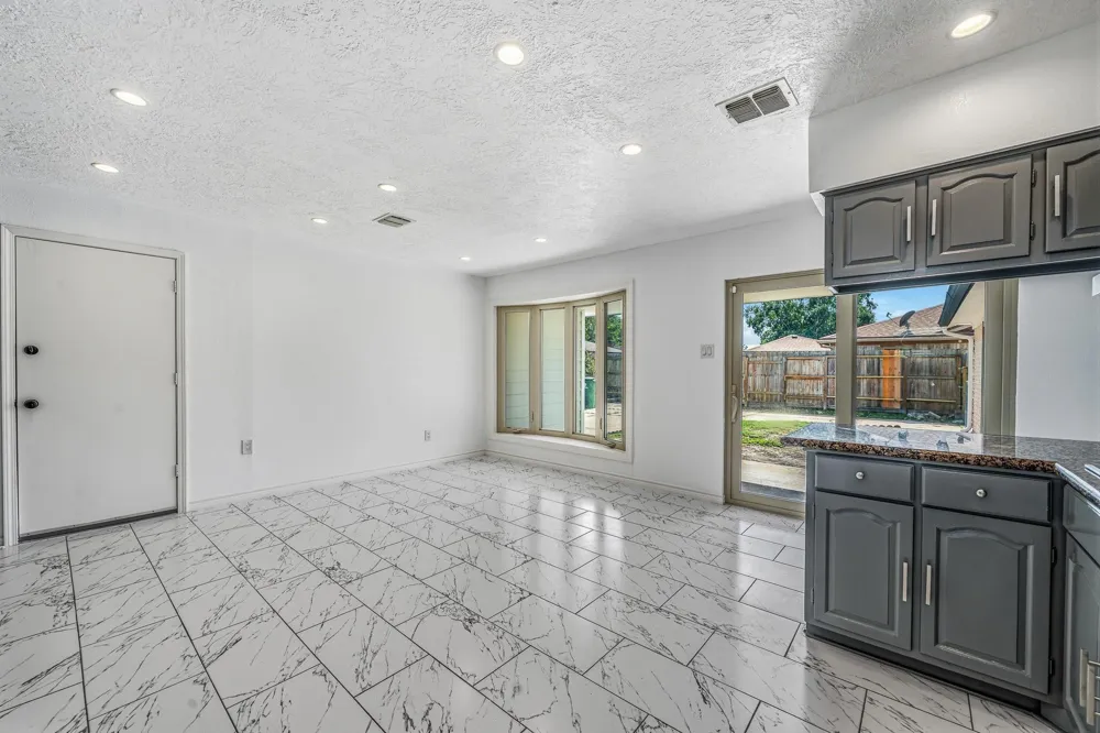 9227 Vickijohn Drive Hockley, TX 77031